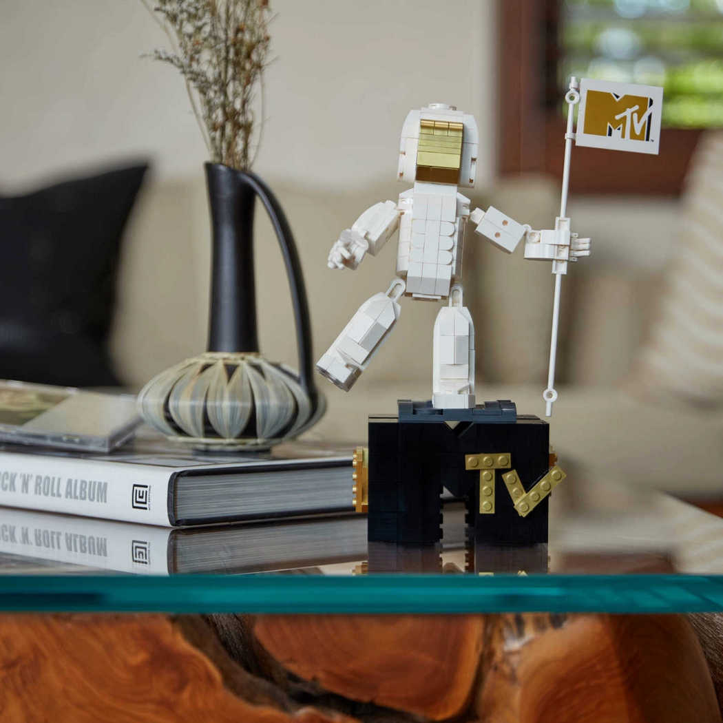 MTV: Moon Person<br><h6>Building Set</h6> - Image 9
