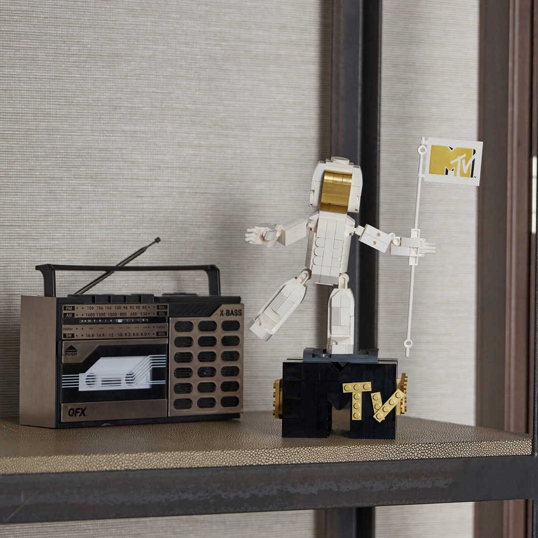 MTV: Moon Person<br><h6>Building Set</h6> - Image 8